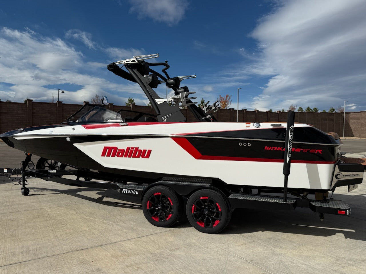 2023 Malibu 23 MXZ - Supercharged LT4 - Almost NEW