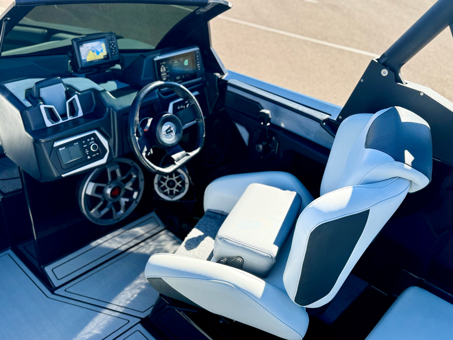 2022 Axis T250 - NEW LT4 -LIKE NEW BOAT