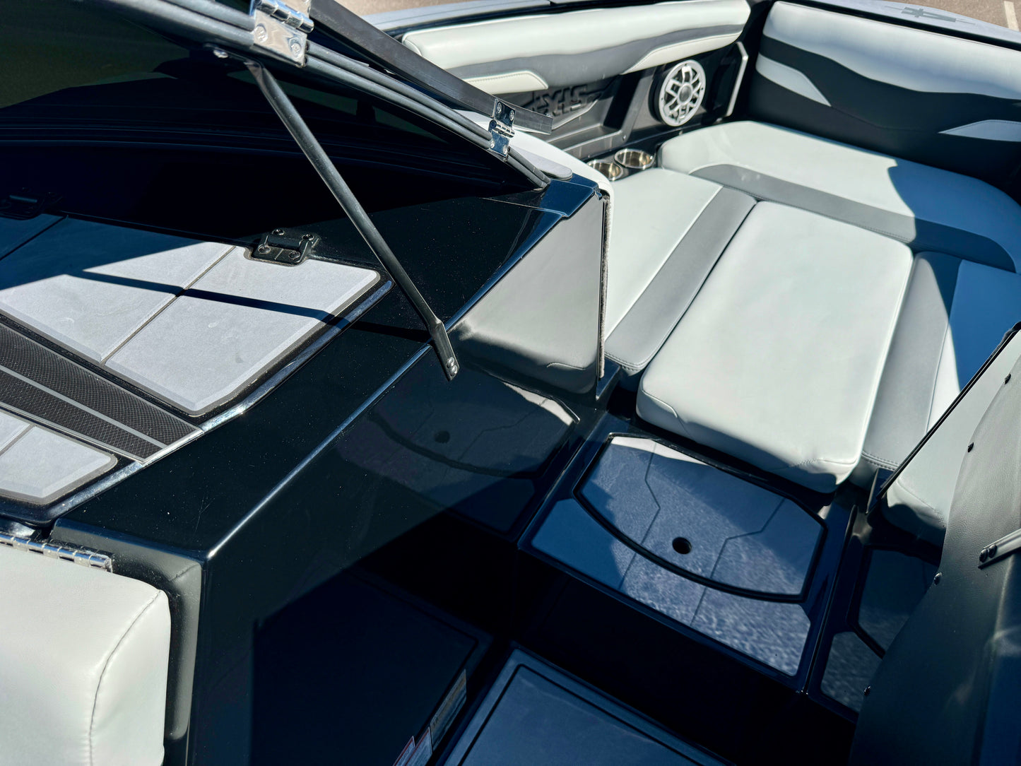 2022 Axis T250 - NEW LT4 -LIKE NEW BOAT