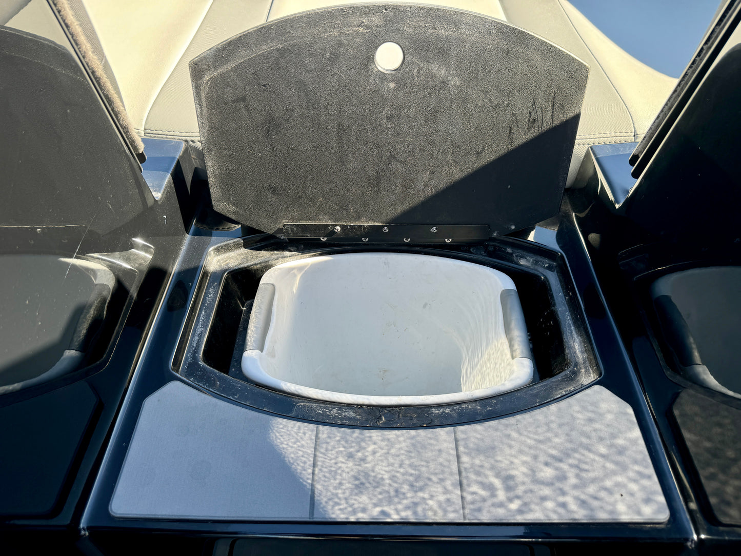 2022 Axis T250 - NEW LT4 -LIKE NEW BOAT