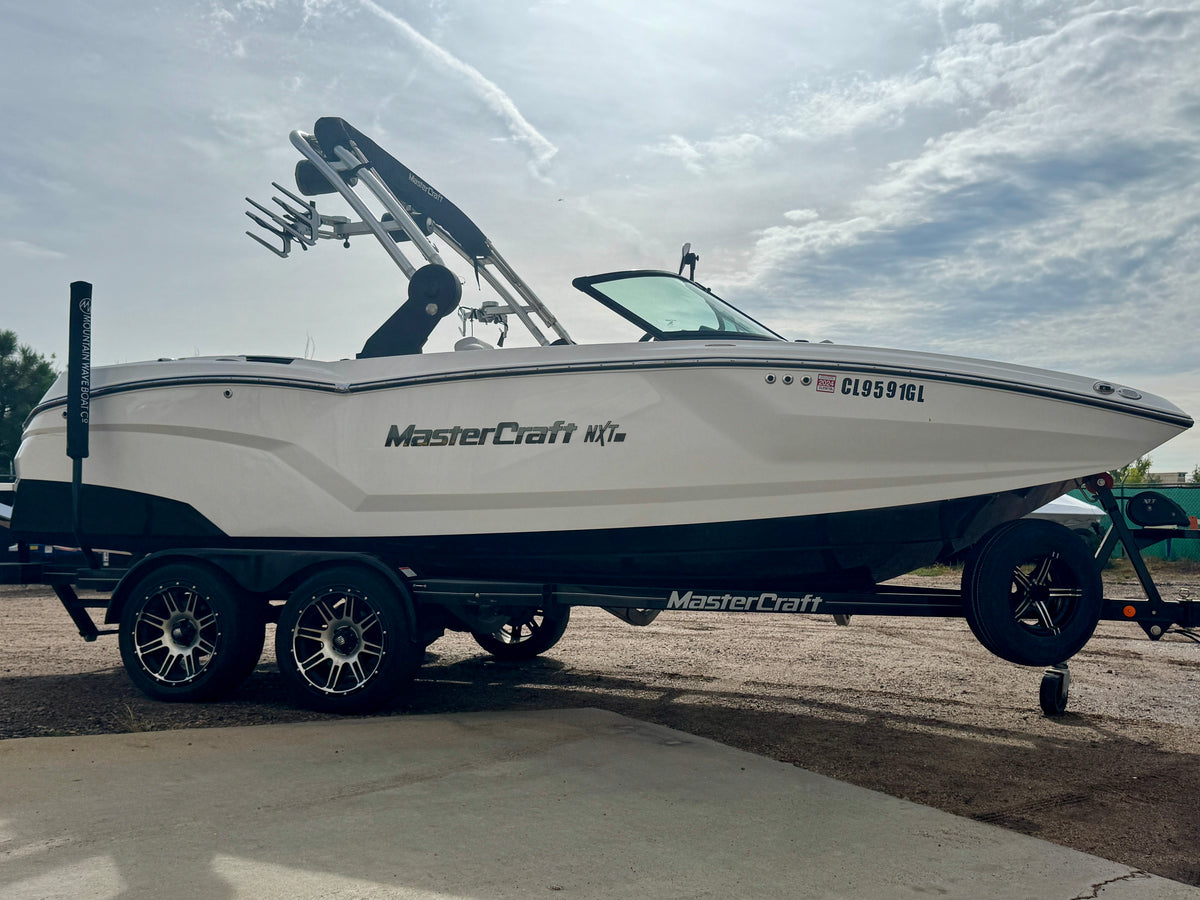 2020 MasterCraft NXT 20 - Great Condition - No Frills