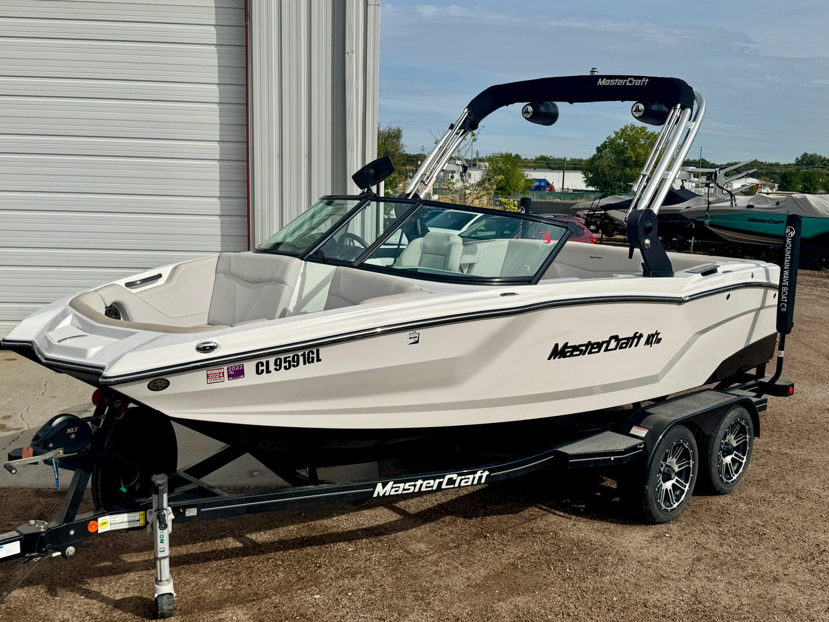 2020 MasterCraft NXT 20 - Great Condition - No Frills