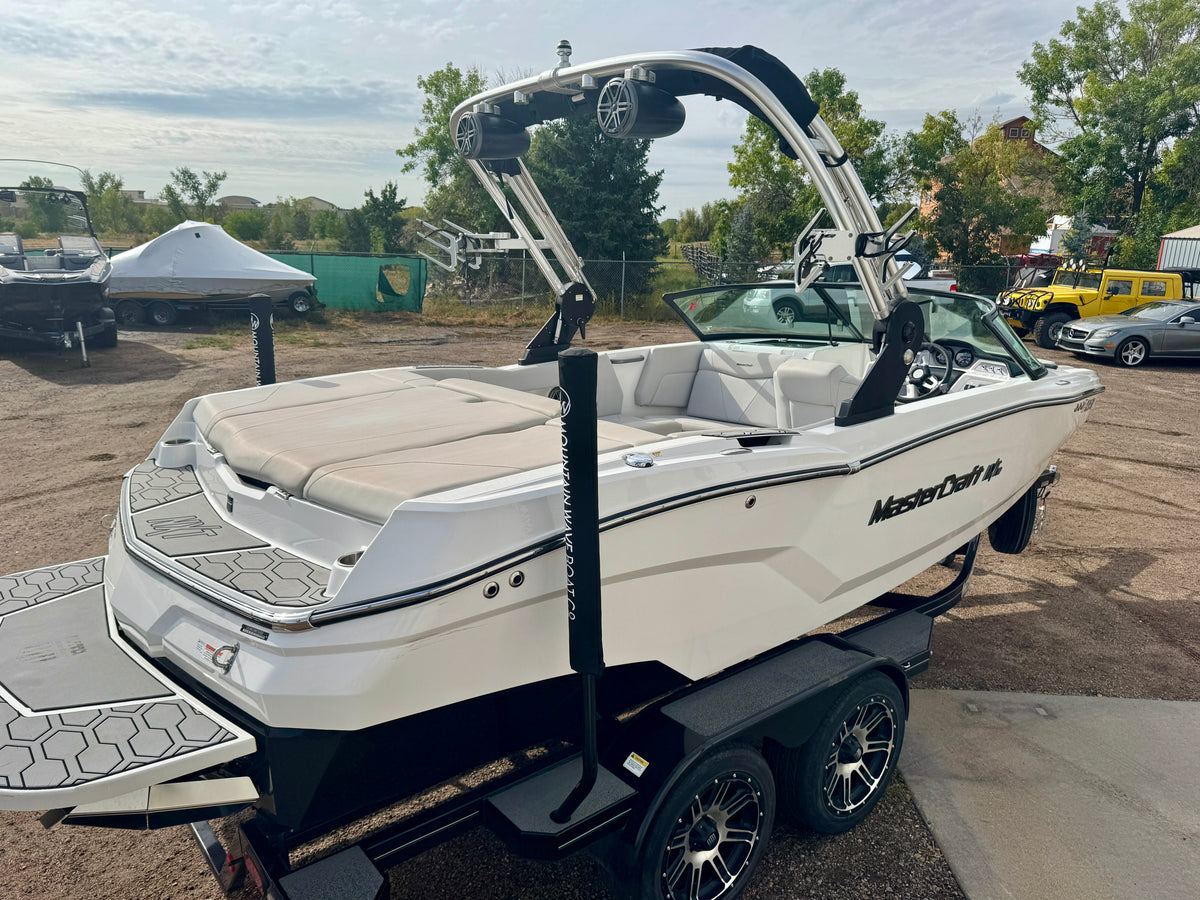 2020 MasterCraft NXT 20 - Great Condition - No Frills