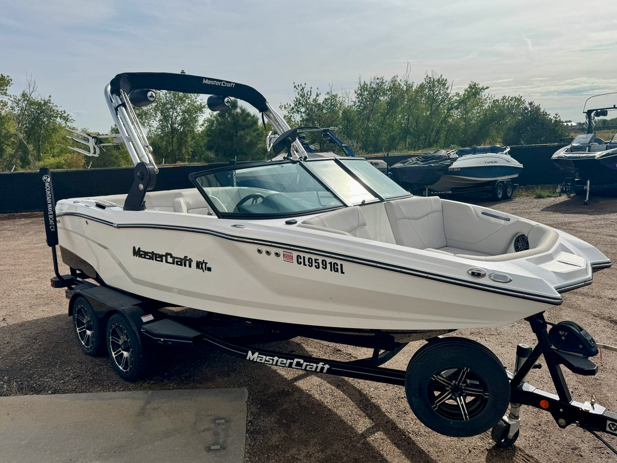 2020 MasterCraft NXT 20 - Great Condition - No Frills