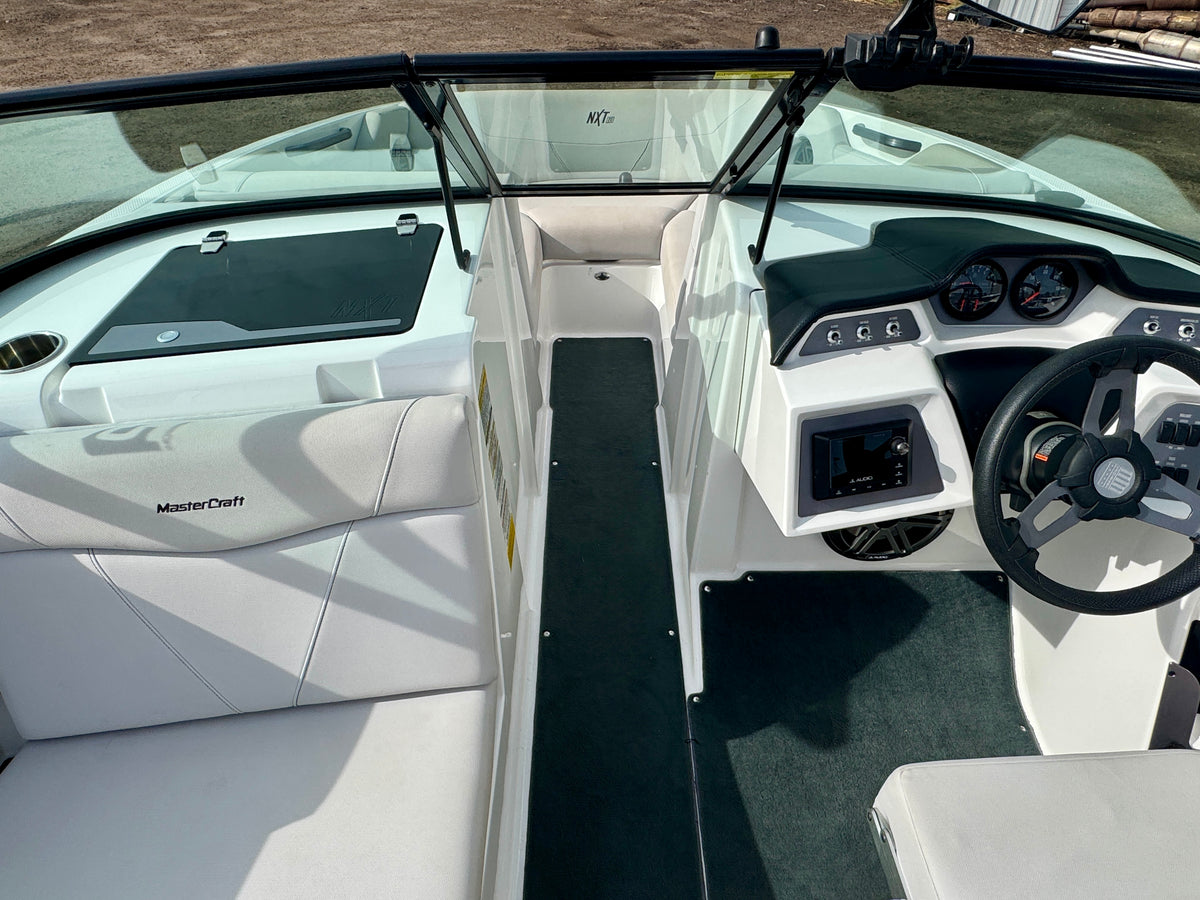2020 MasterCraft NXT 20 - Great Condition - No Frills