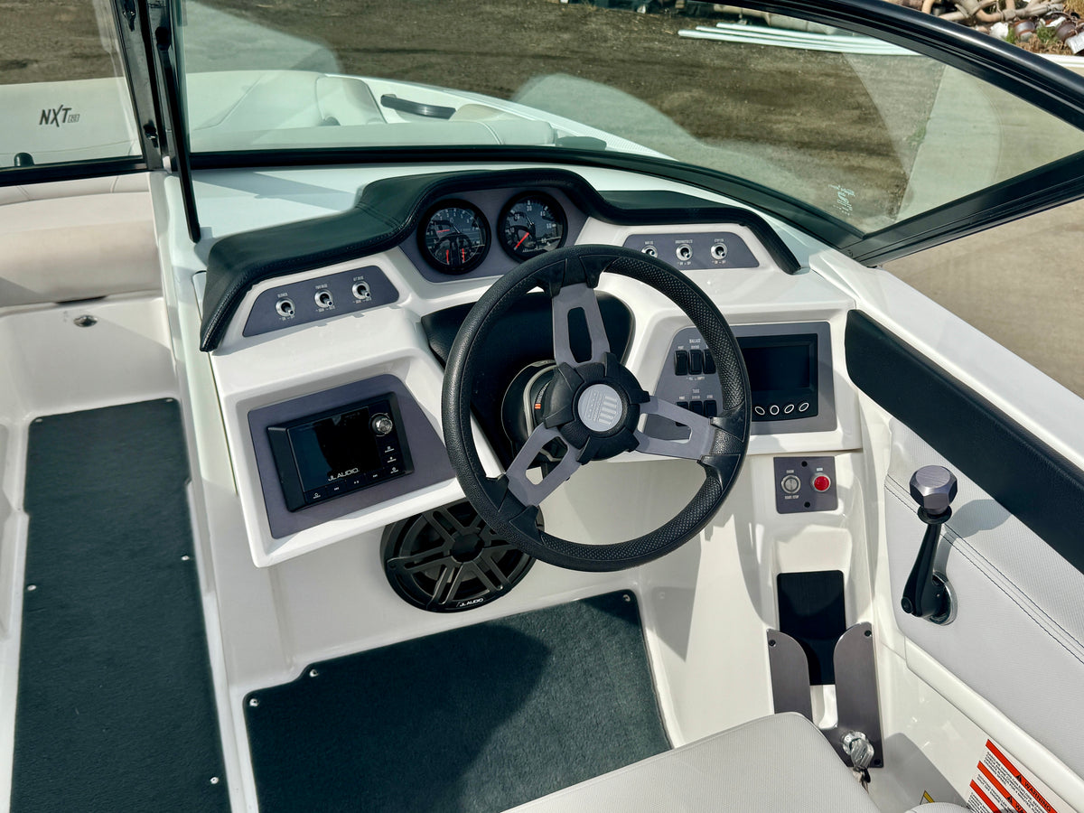 2020 MasterCraft NXT 20 - Great Condition - No Frills