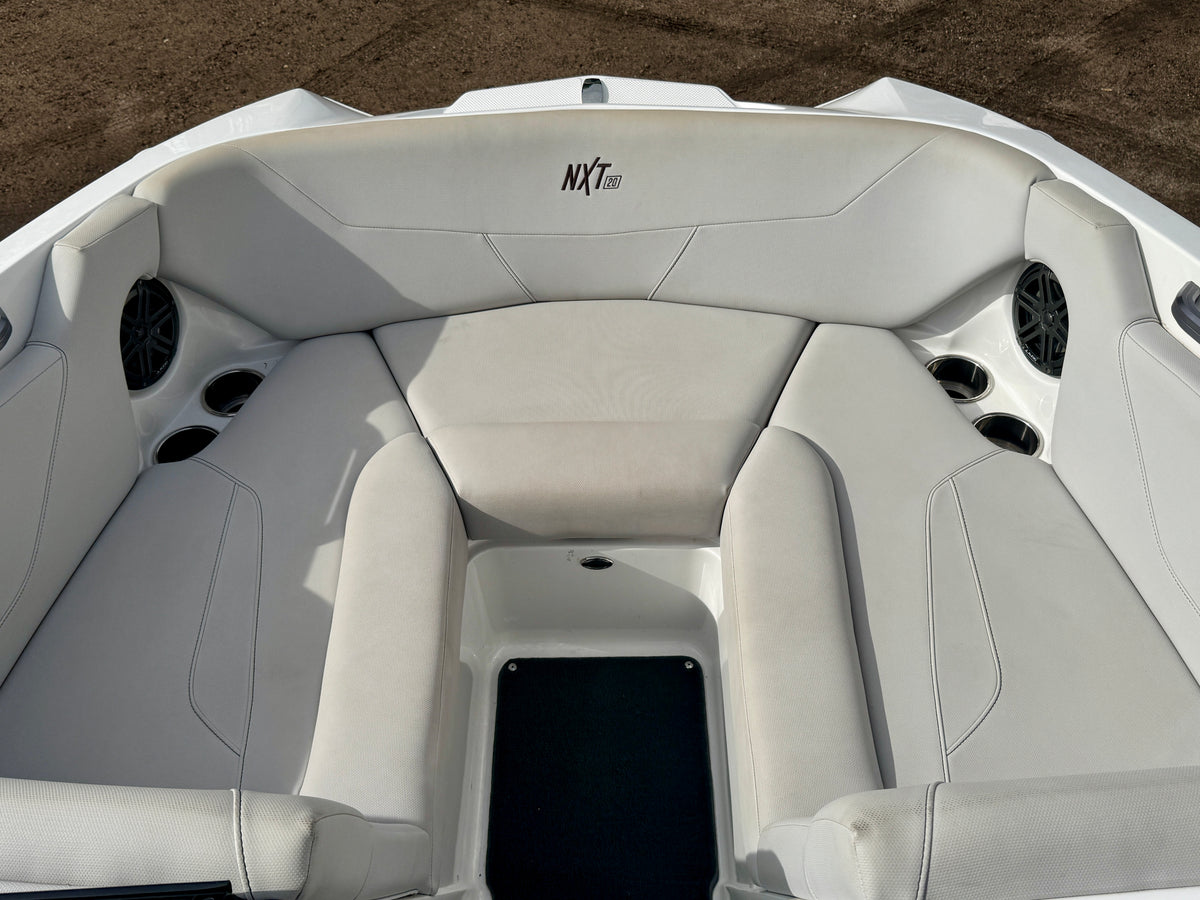 2020 MasterCraft NXT 20 - Great Condition - No Frills