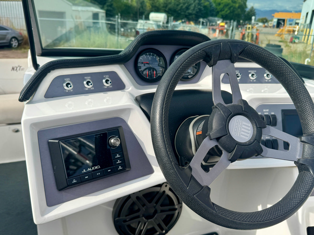 2020 MasterCraft NXT 20 - Great Condition - No Frills