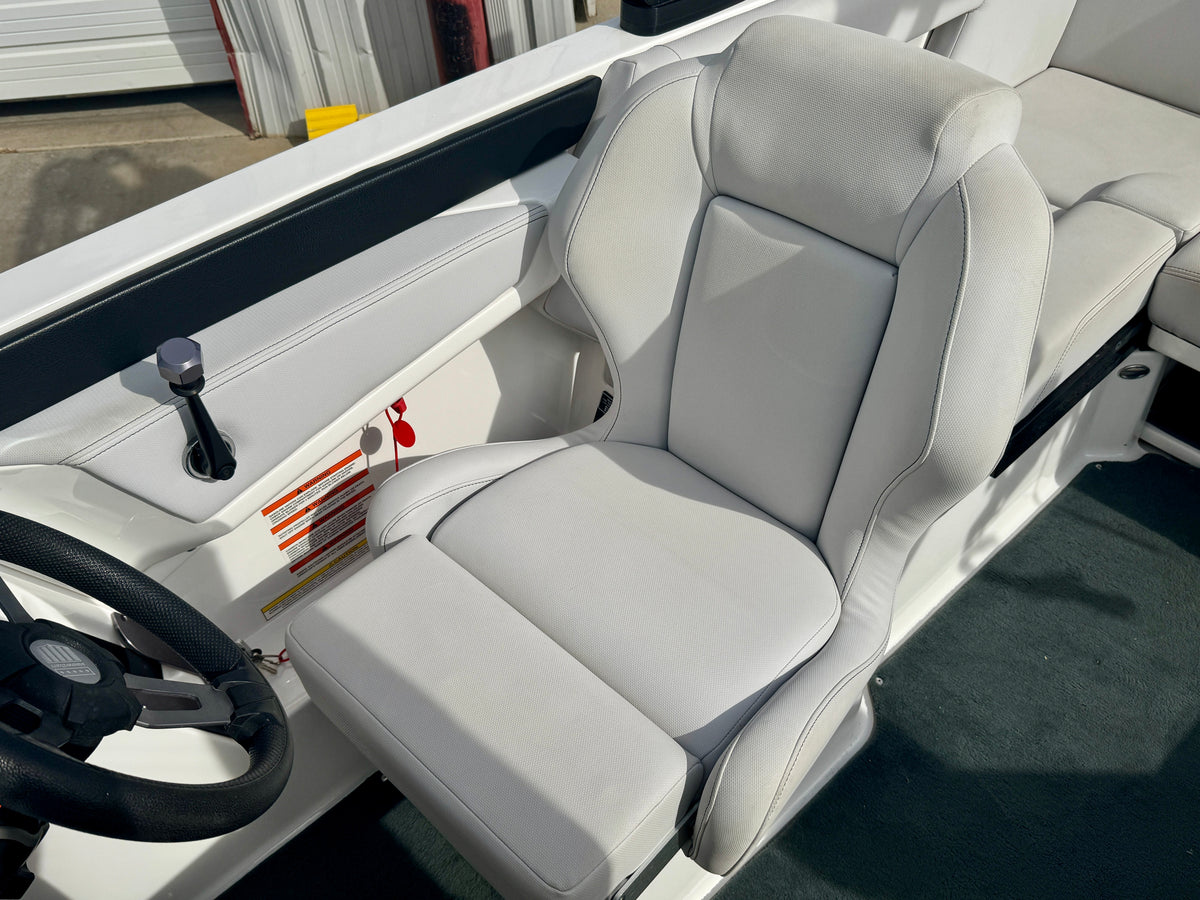 2020 MasterCraft NXT 20 - Great Condition - No Frills