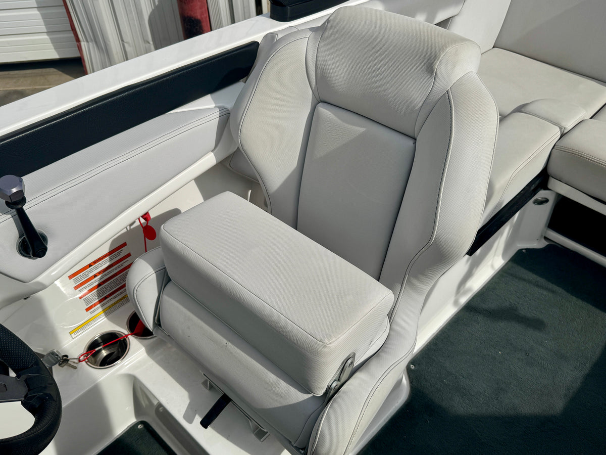 2020 MasterCraft NXT 20 - Great Condition - No Frills