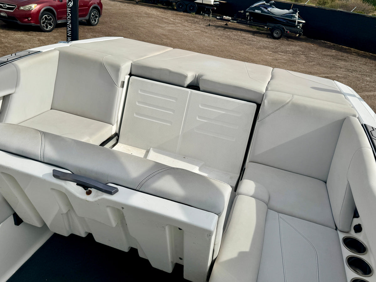 2020 MasterCraft NXT 20 - Great Condition - No Frills
