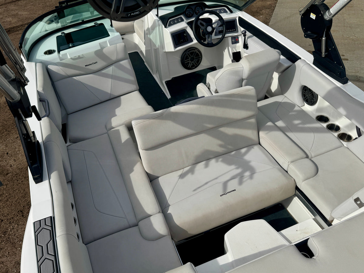2020 MasterCraft NXT 20 - Great Condition - No Frills