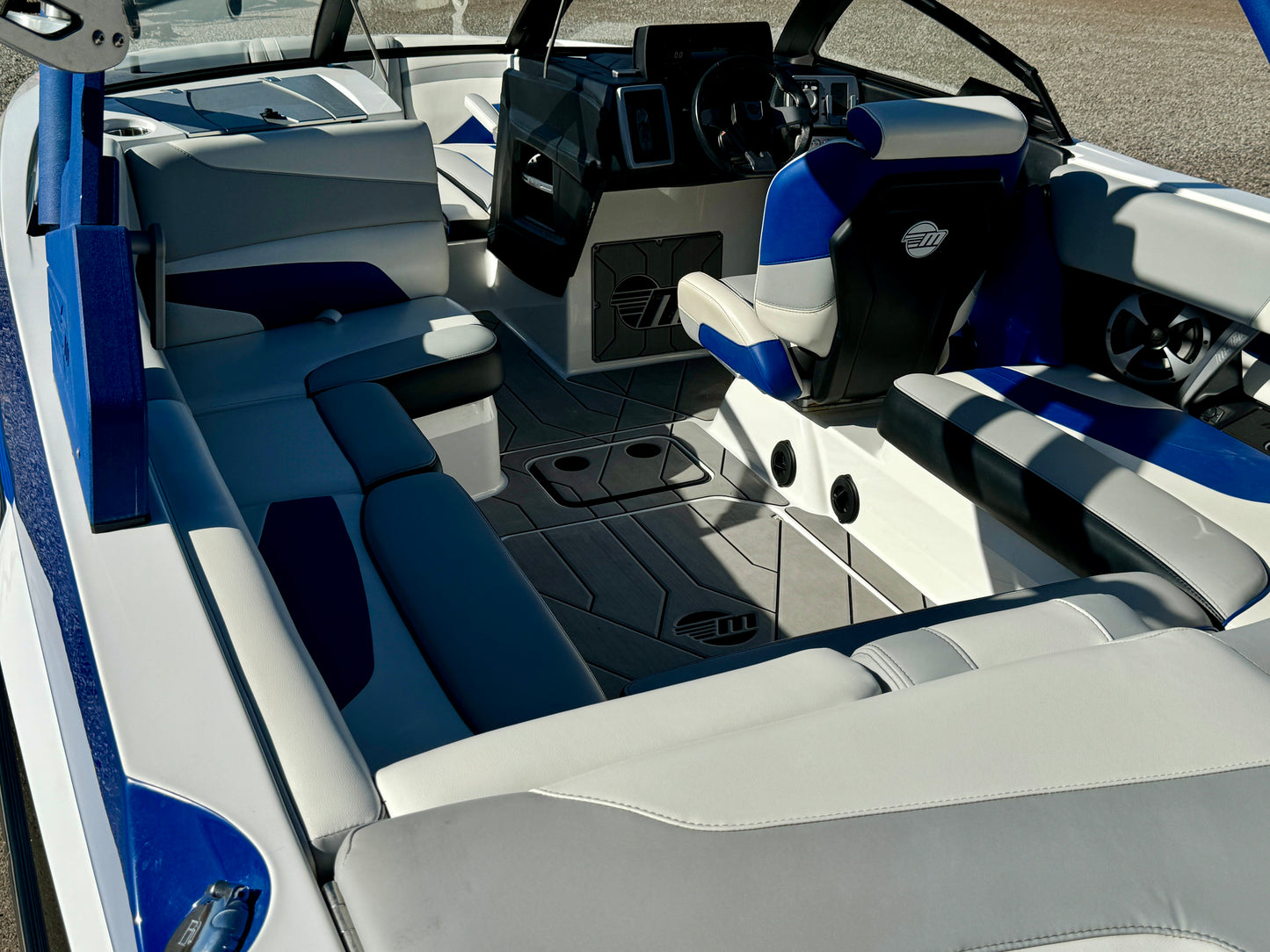 2020 Malibu 22 MXZ - Low Hours - Well Optioned