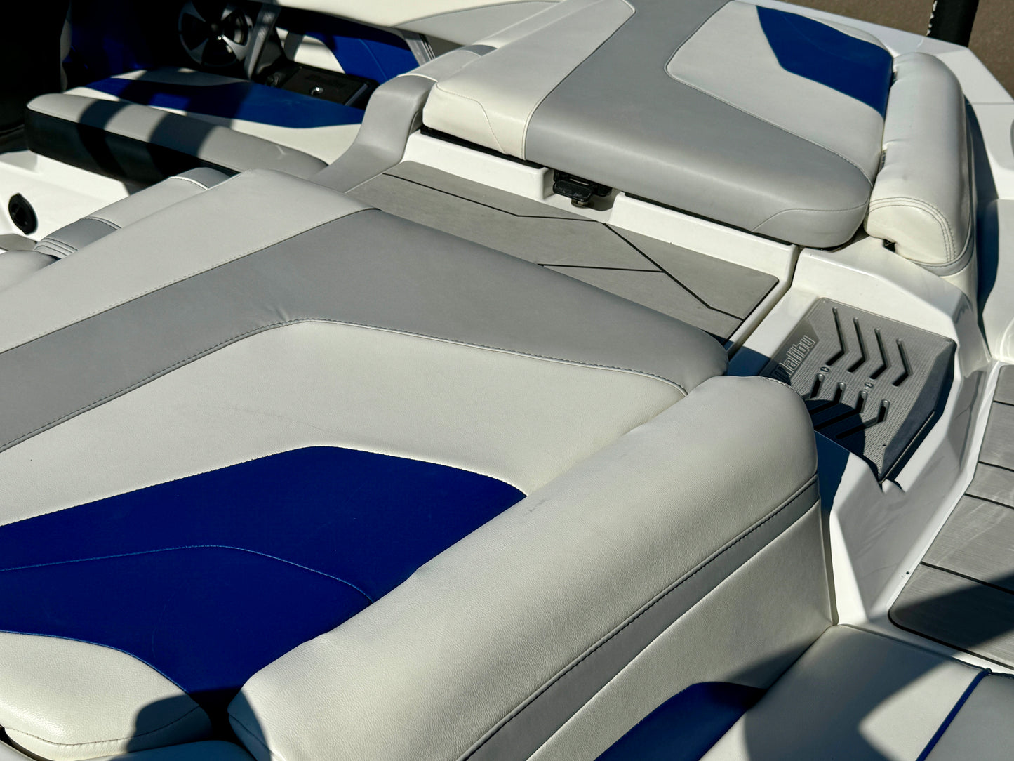 2020 Malibu 22 MXZ - Low Hours - Well Optioned