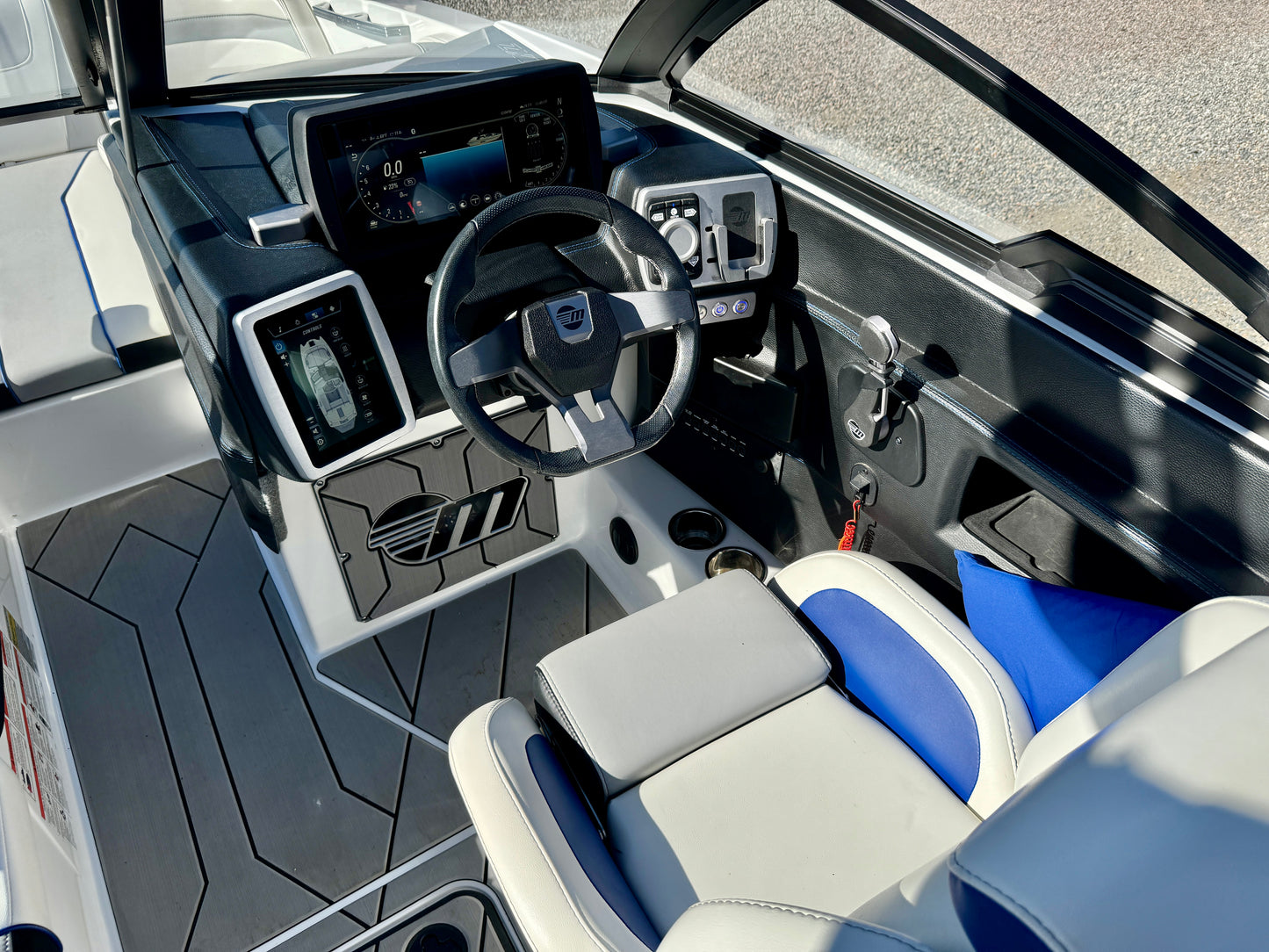 2020 Malibu 22 MXZ - Low Hours - Well Optioned