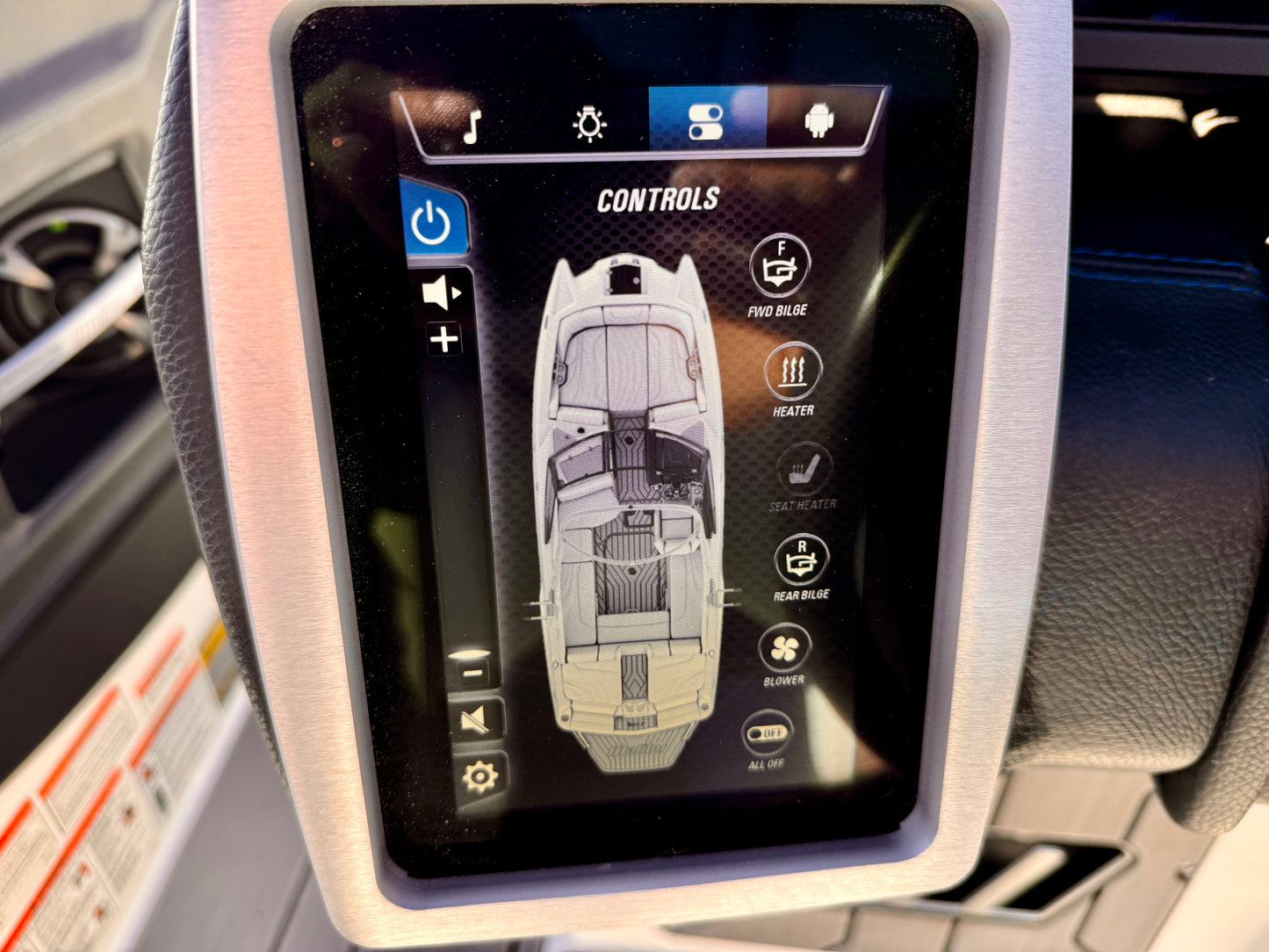 2020 Malibu 22 MXZ - Low Hours - Well Optioned