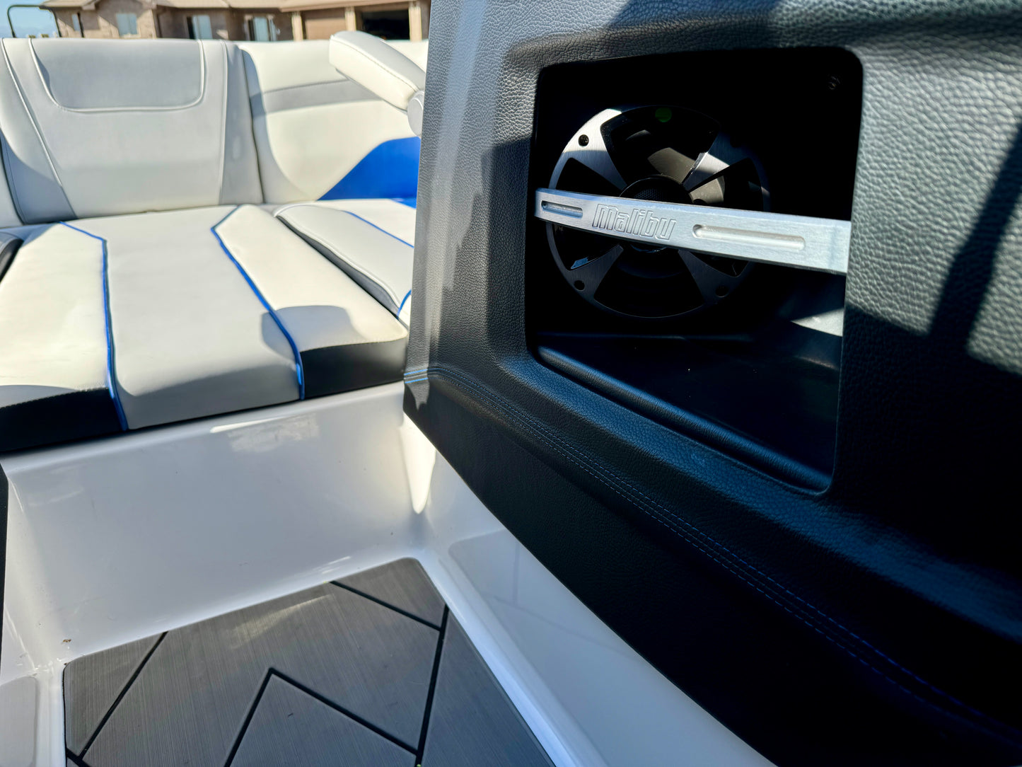 2020 Malibu 22 MXZ - Low Hours - Well Optioned