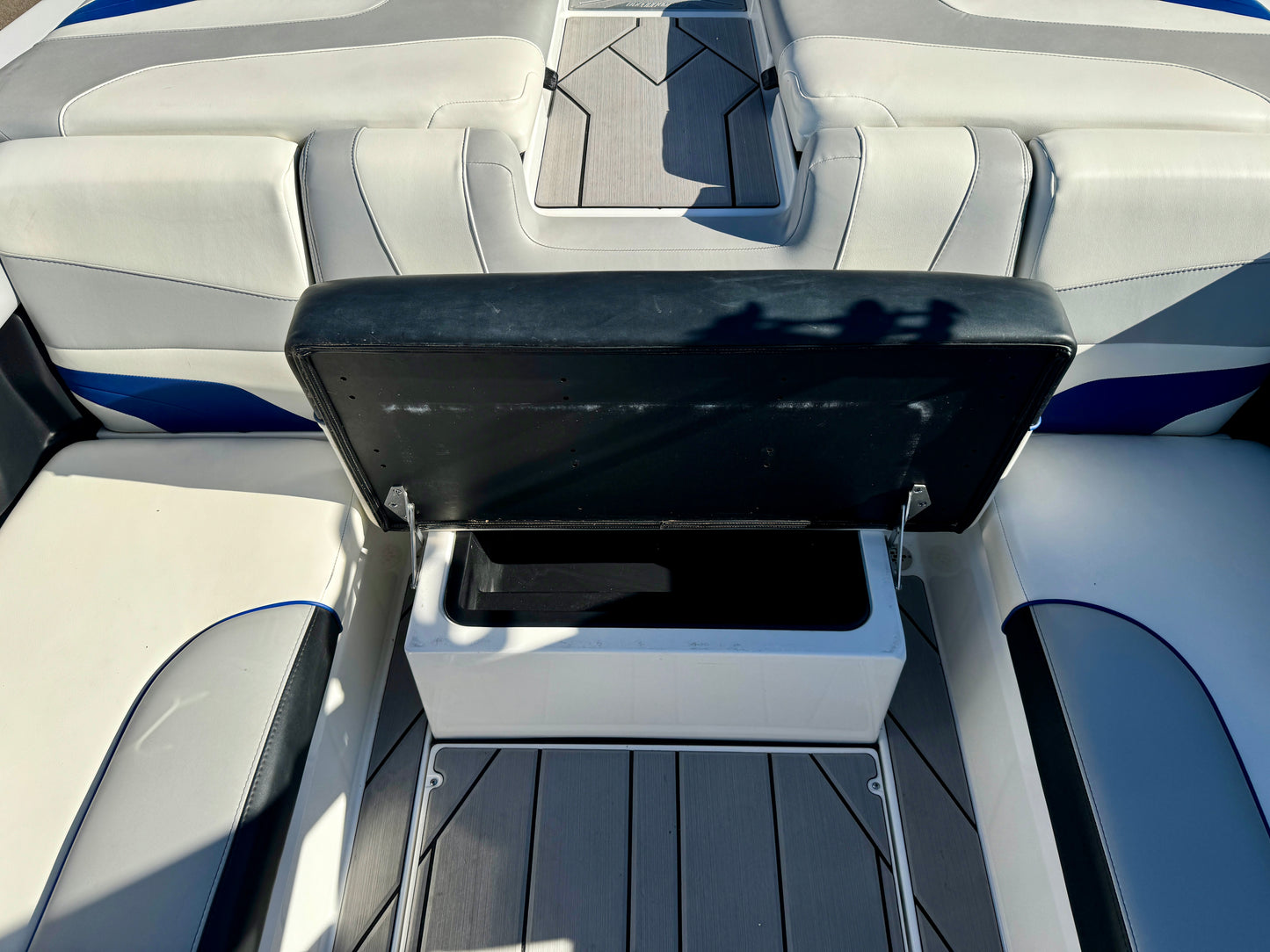 2020 Malibu 22 MXZ - Low Hours - Well Optioned