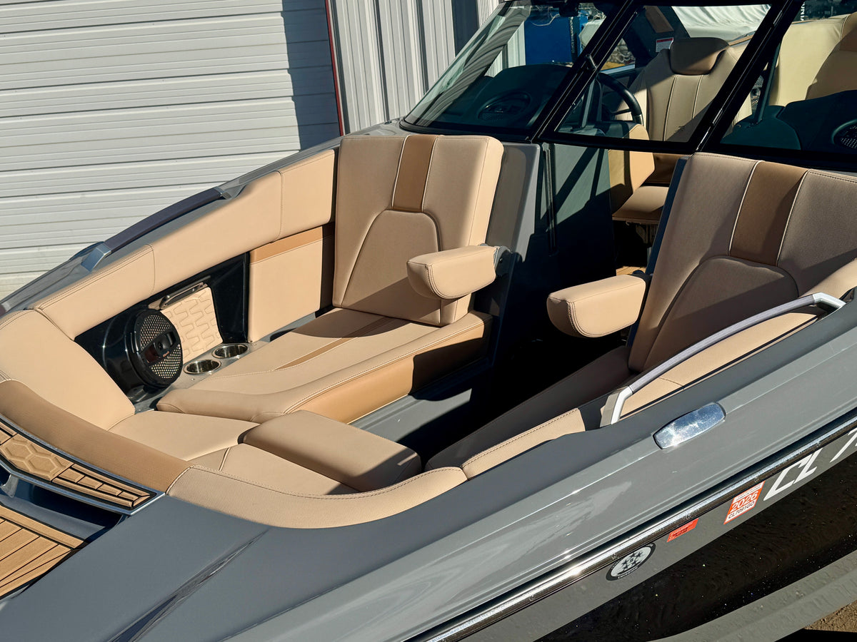 2024 MasterCraft X24 - LOADED - LOW Hours