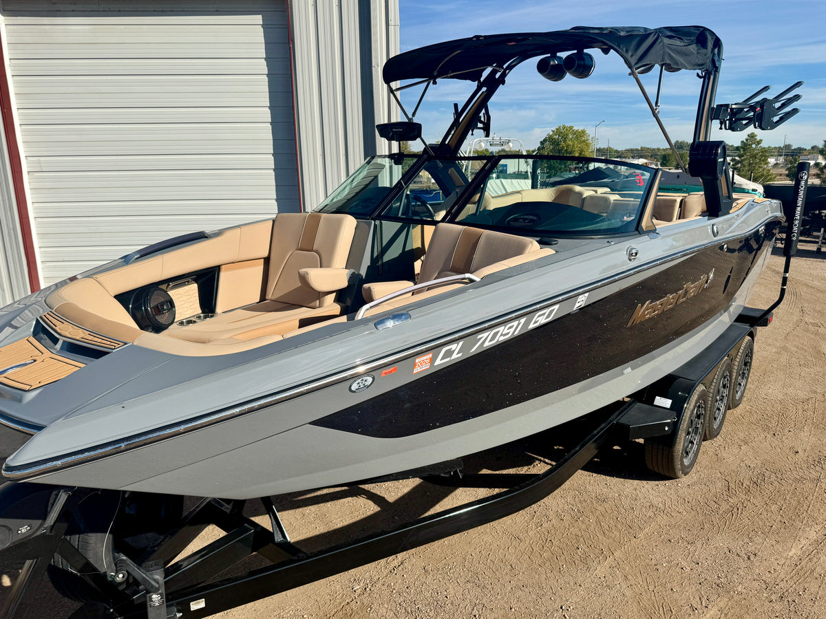 2024 MasterCraft X24 - LOADED - LOW Hours