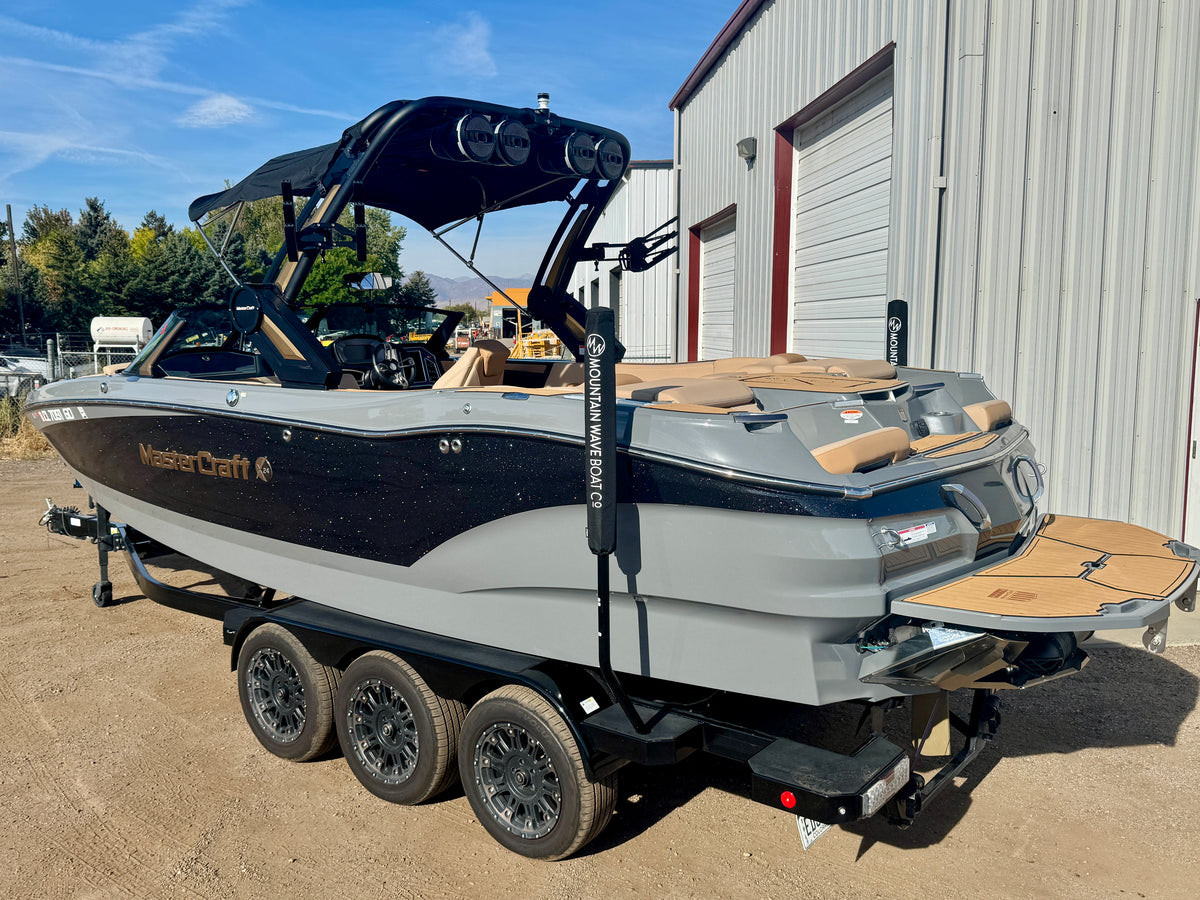 2024 MasterCraft X24 - LOADED - LOW Hours