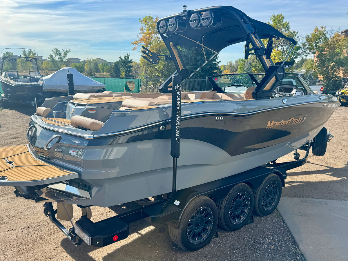 2024 MasterCraft X24 - LOADED - LOW Hours