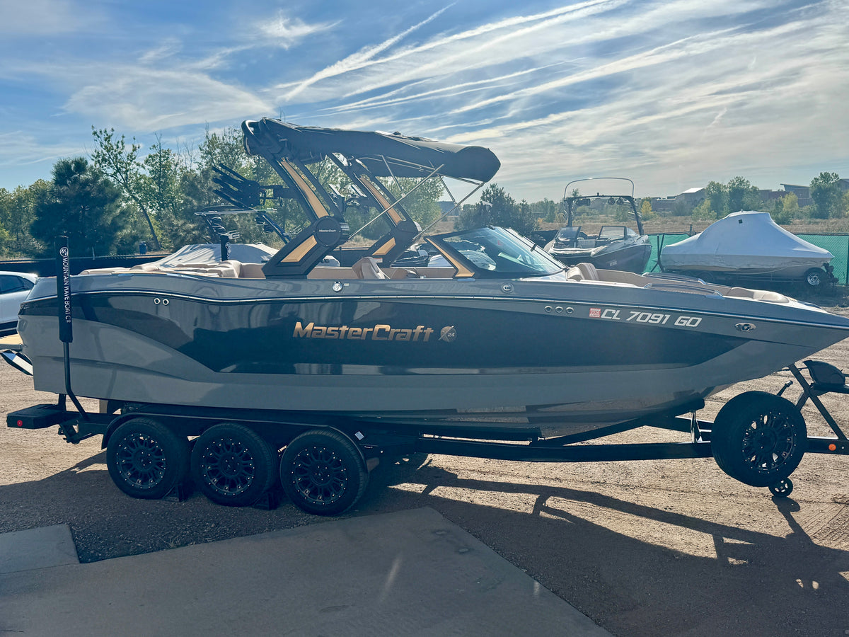 2024 MasterCraft X24 - LOADED - LOW Hours