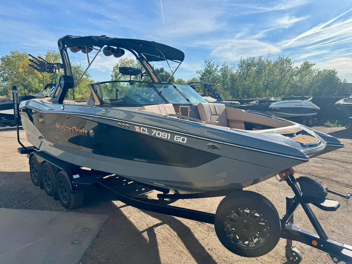 2024 MasterCraft X24 - LOADED - LOW Hours
