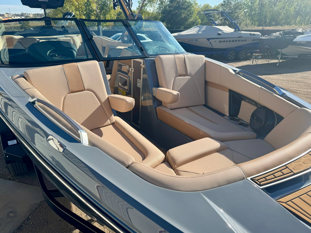 2024 MasterCraft X24 - LOADED - LOW Hours