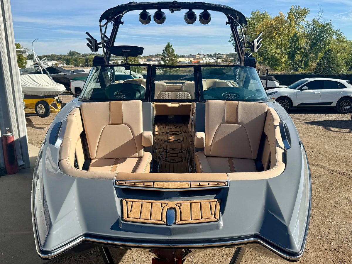 2024 MasterCraft X24 - LOADED - LOW Hours