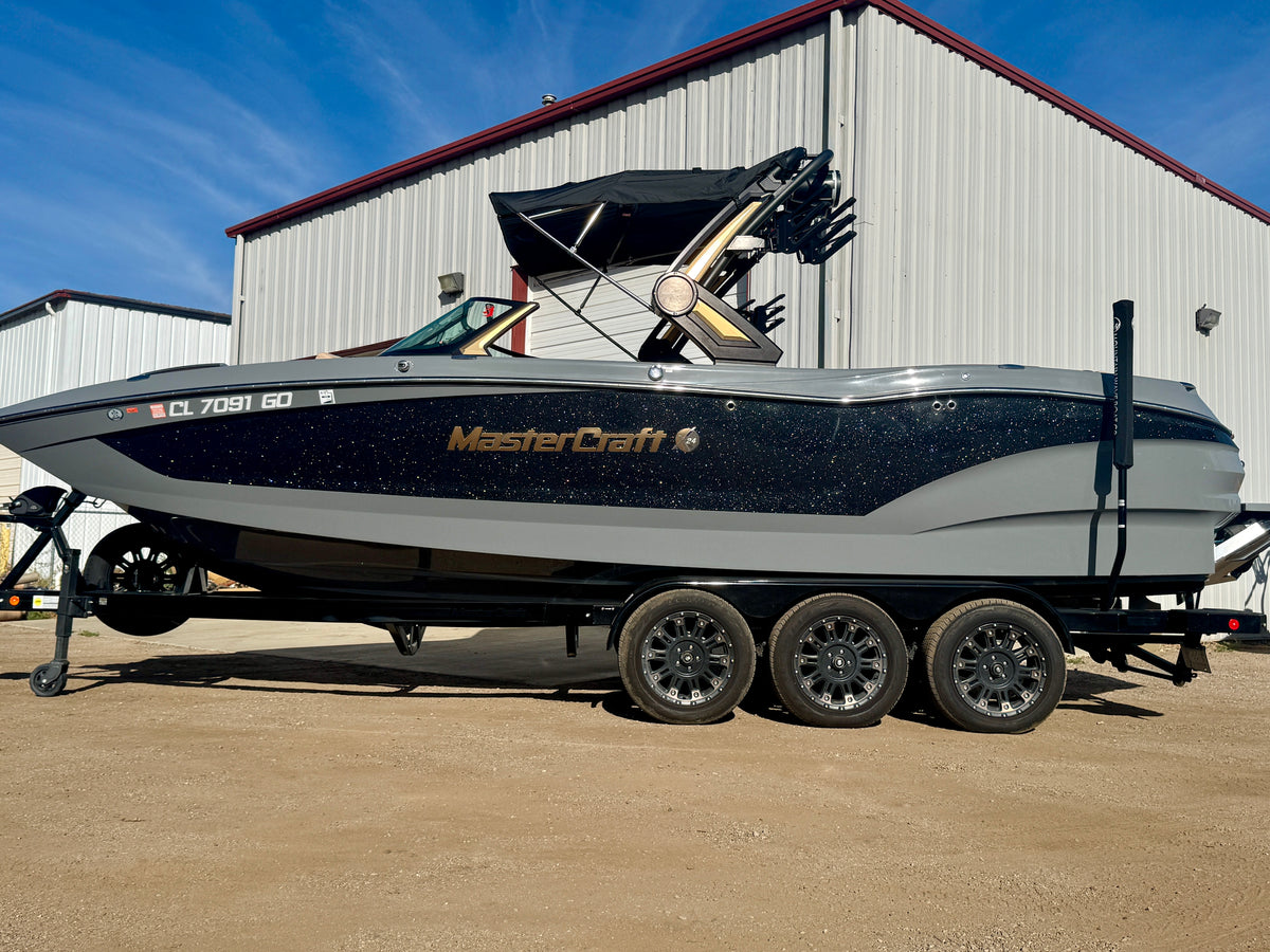 2024 MasterCraft X24 - LOADED - LOW Hours