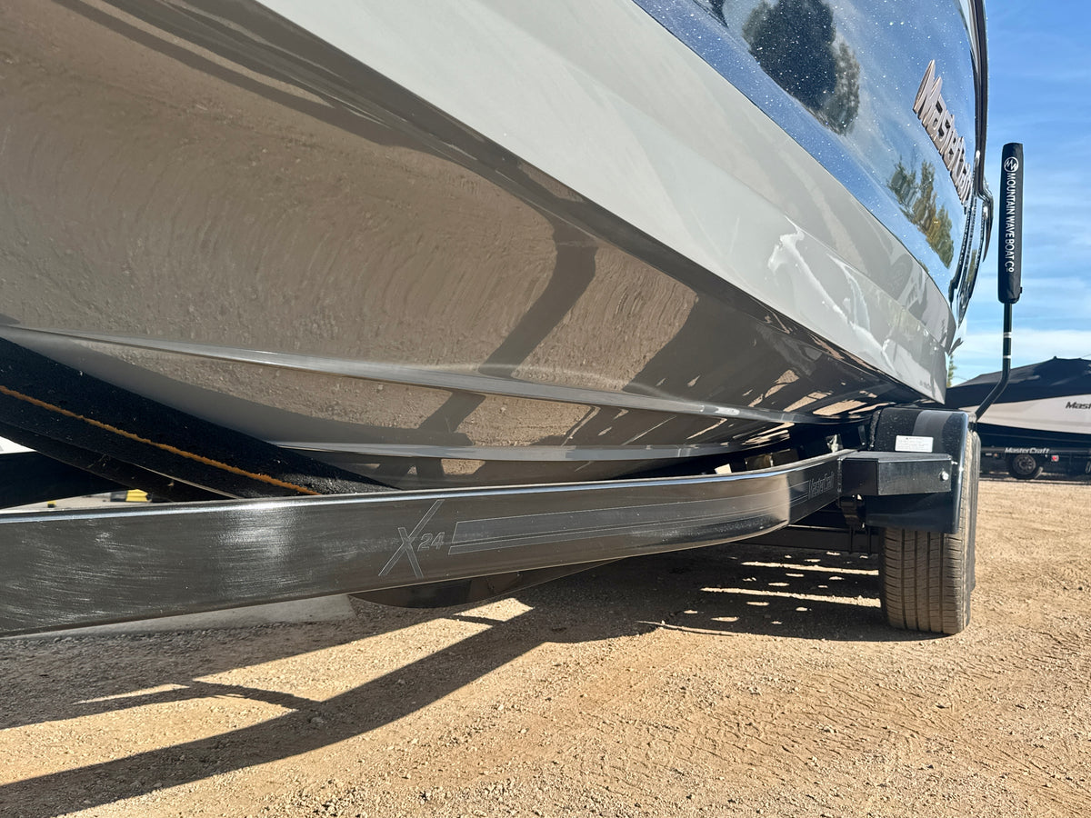 2024 MasterCraft X24 - LOADED - LOW Hours