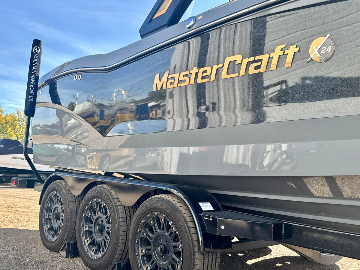 2024 MasterCraft X24 - LOADED - LOW Hours
