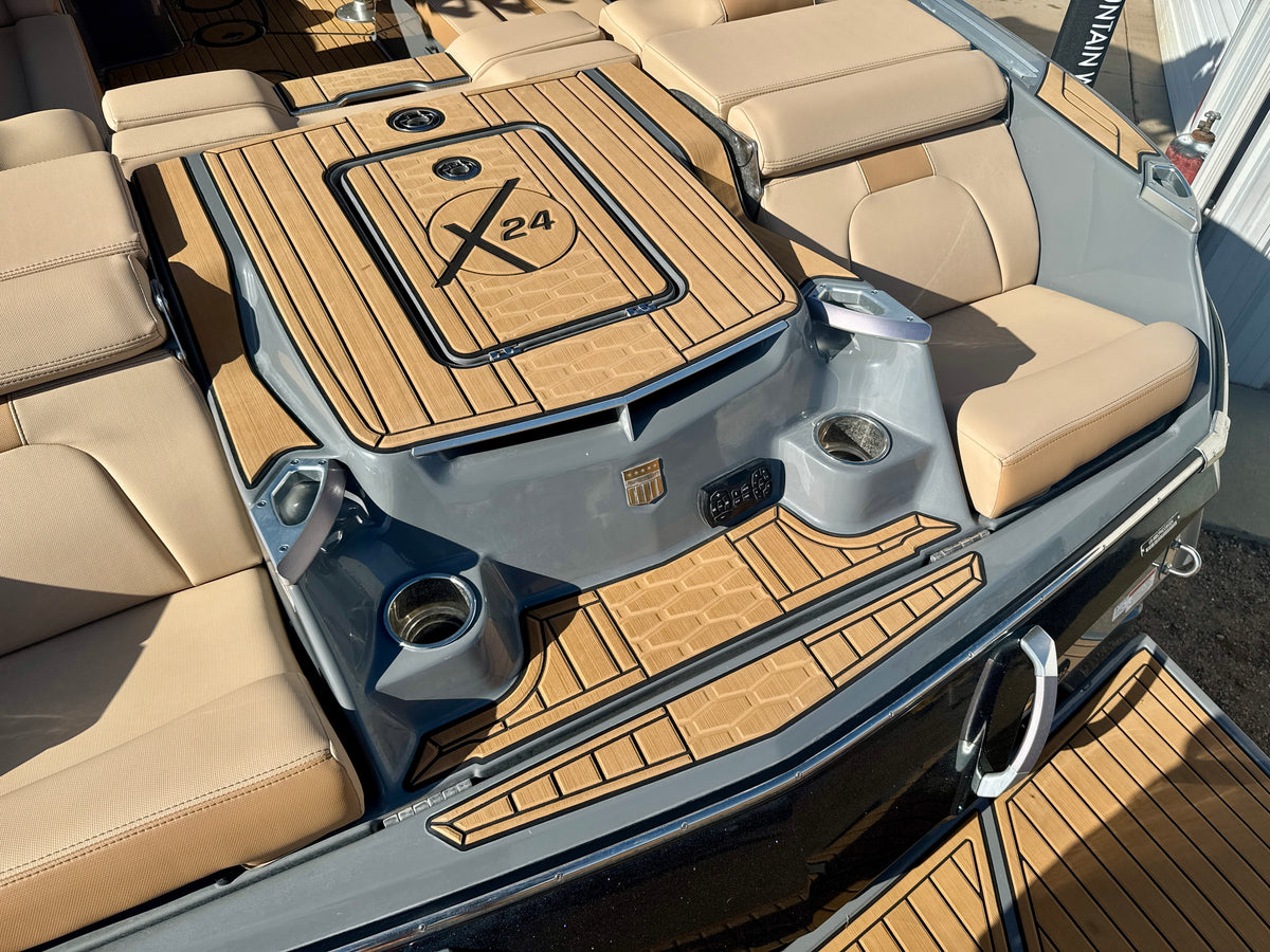 2024 MasterCraft X24 - LOADED - LOW Hours