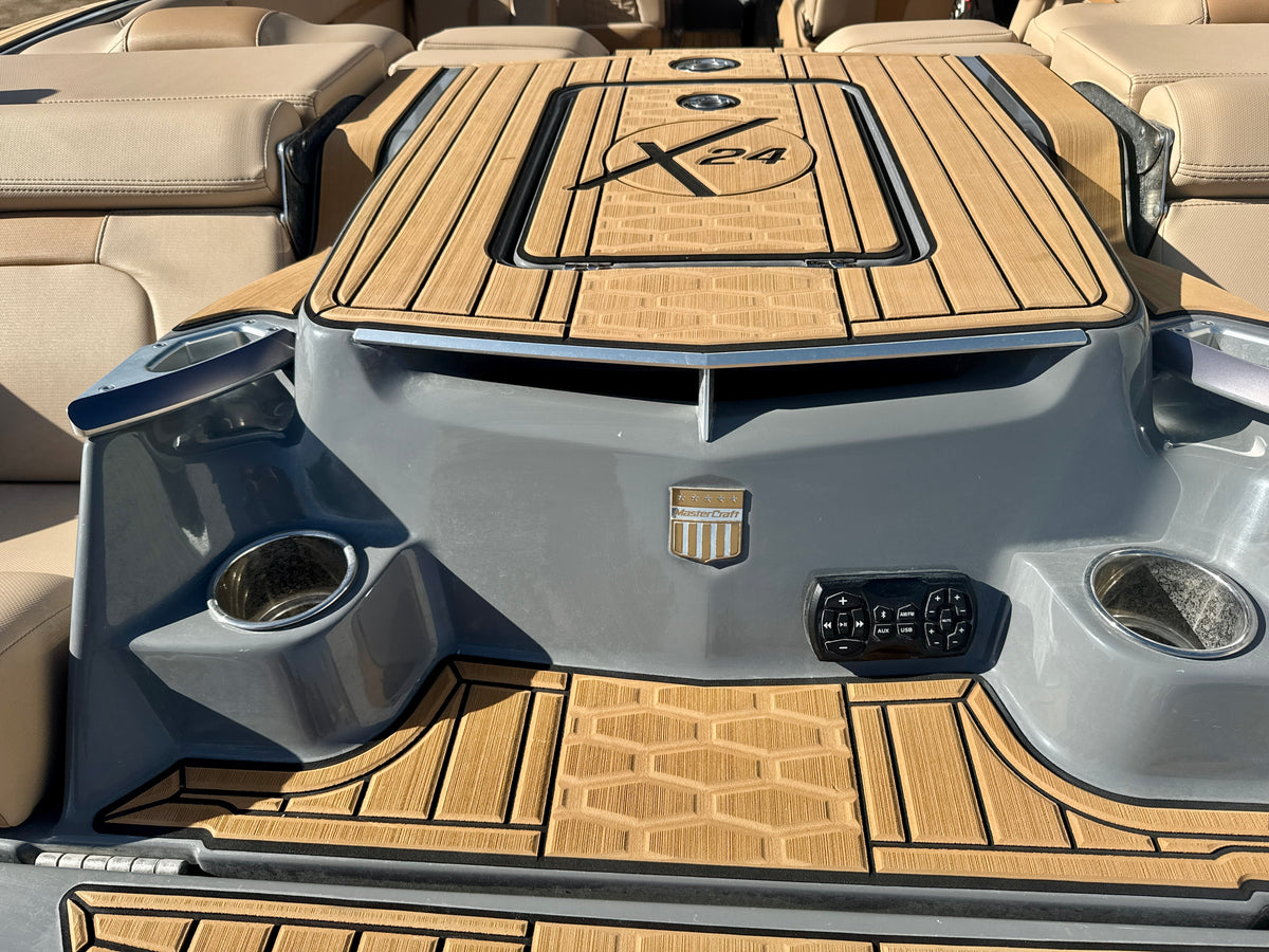 2024 MasterCraft X24 - LOADED - LOW Hours