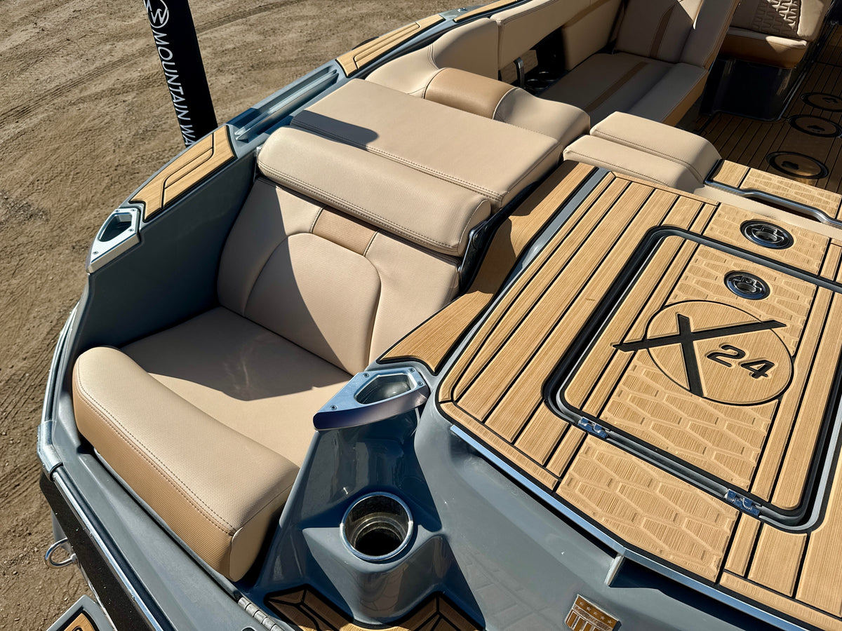 2024 MasterCraft X24 - LOADED - LOW Hours