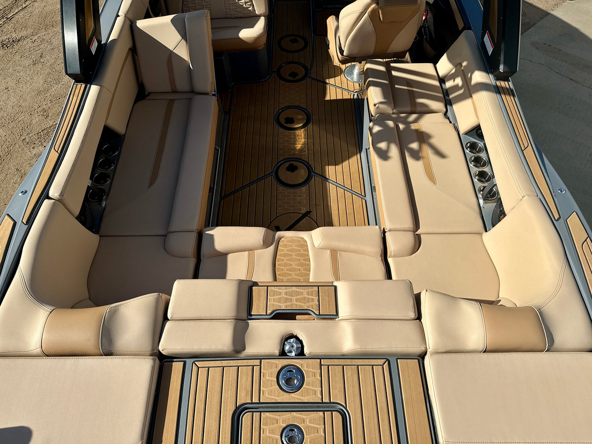 2024 MasterCraft X24 - LOADED - LOW Hours
