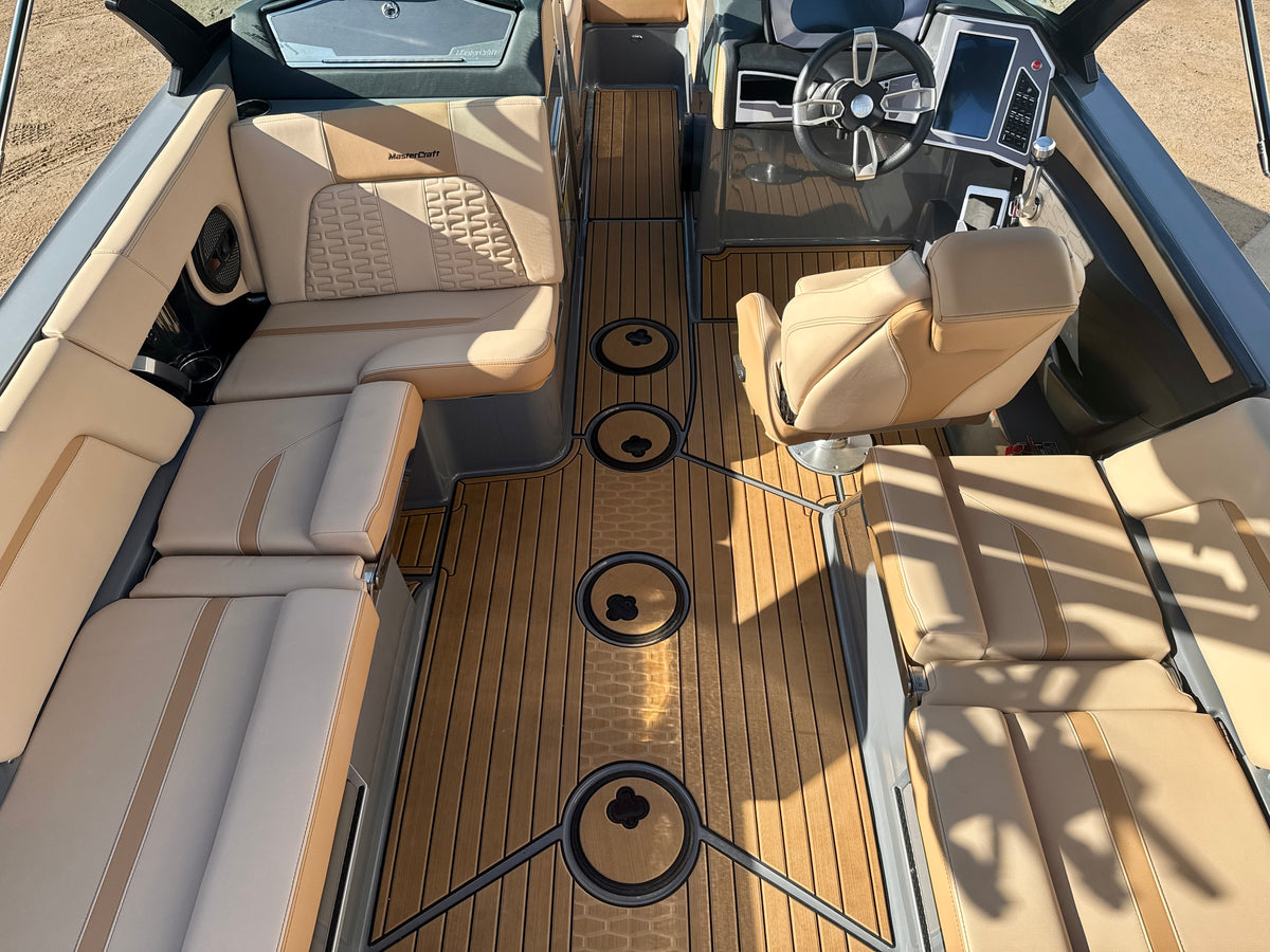 2024 MasterCraft X24 - LOADED - LOW Hours