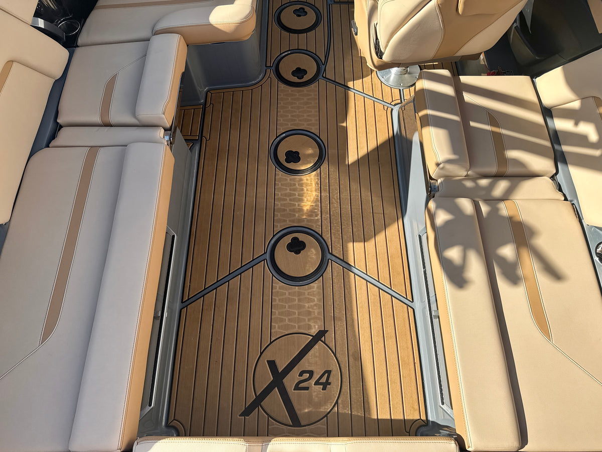 2024 MasterCraft X24 - LOADED - LOW Hours