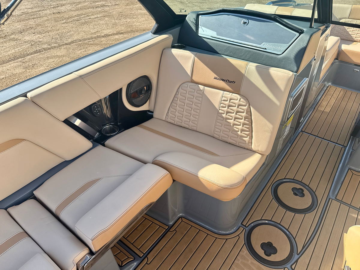 2024 MasterCraft X24 - LOADED - LOW Hours