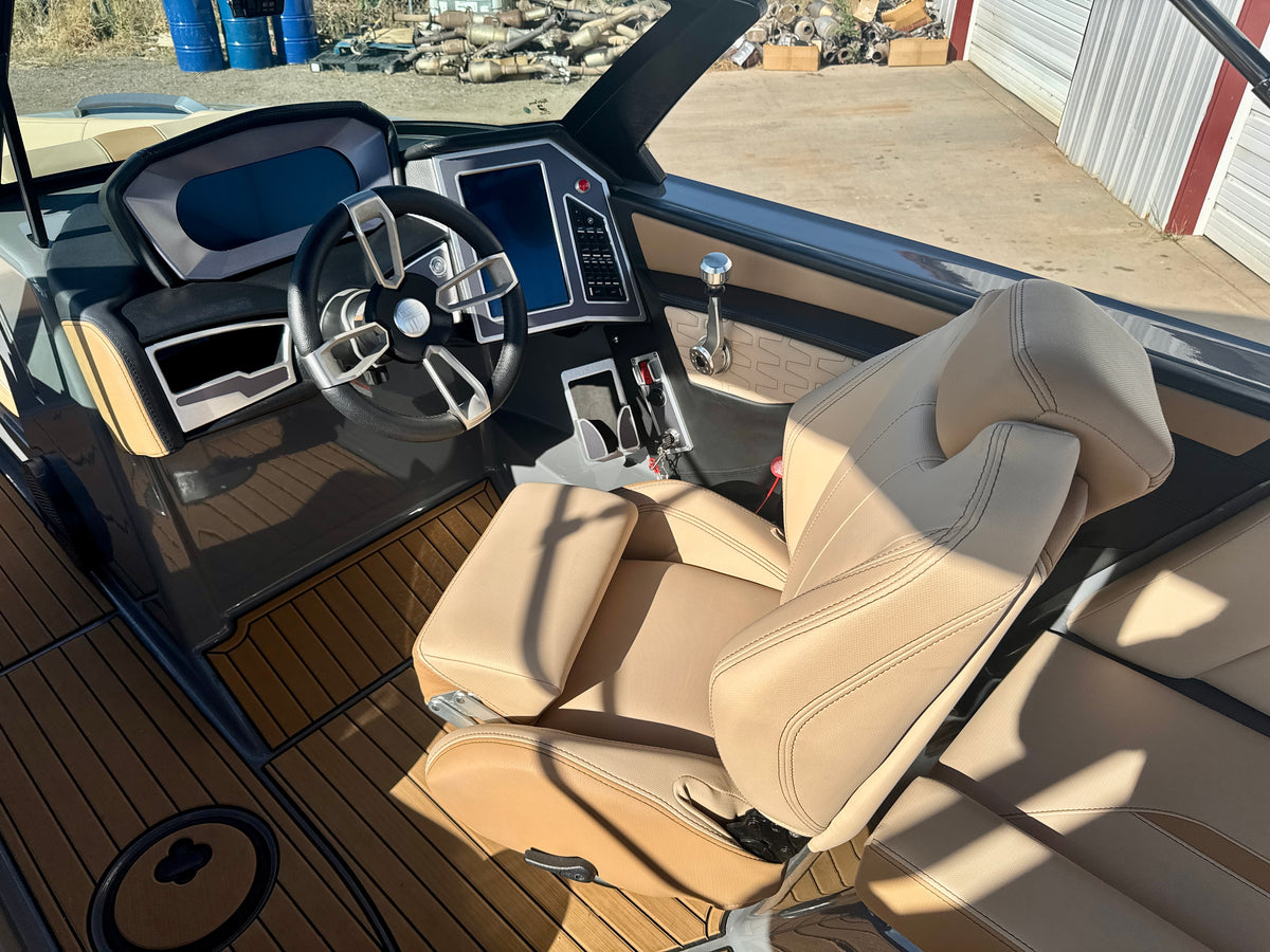 2024 MasterCraft X24 - LOADED - LOW Hours