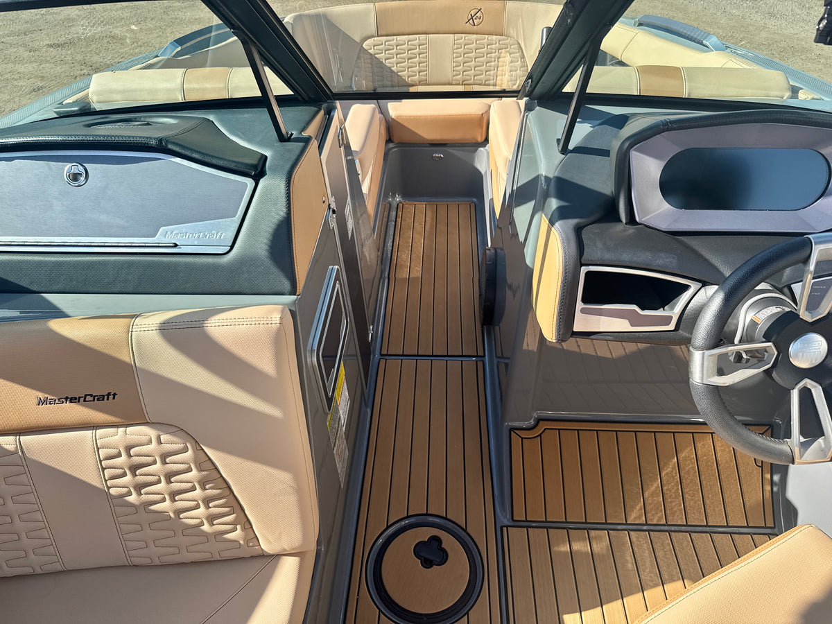 2024 MasterCraft X24 - LOADED - LOW Hours