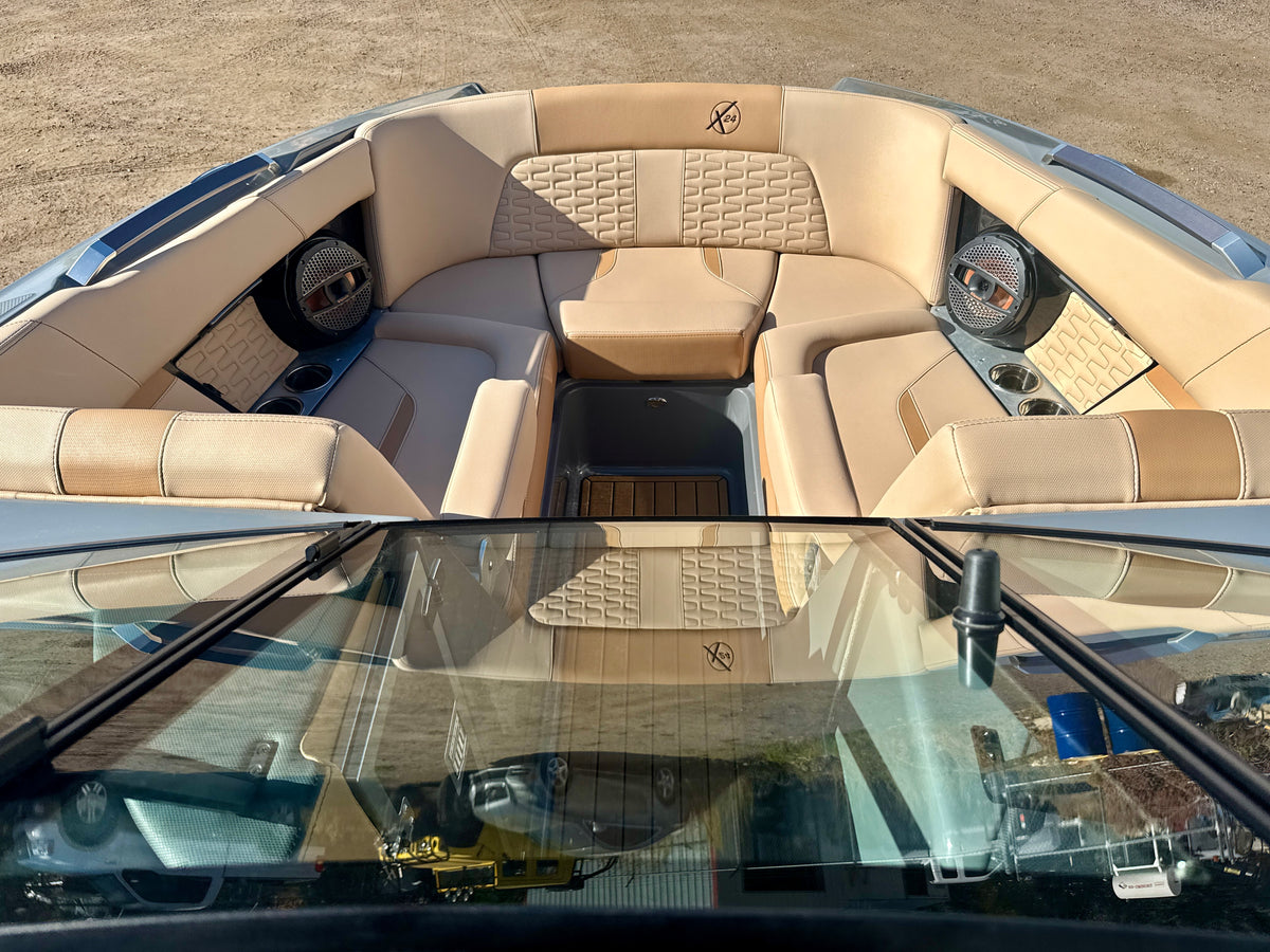 2024 MasterCraft X24 - LOADED - LOW Hours