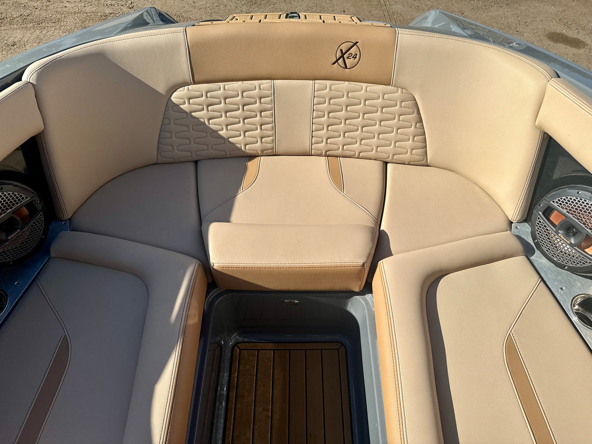 2024 MasterCraft X24 - LOADED - LOW Hours