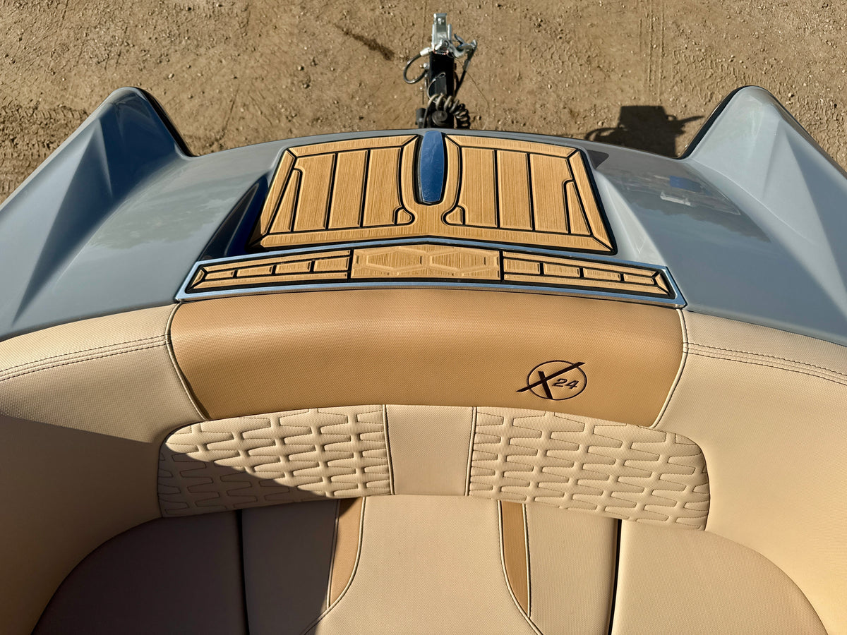 2024 MasterCraft X24 - LOADED - LOW Hours