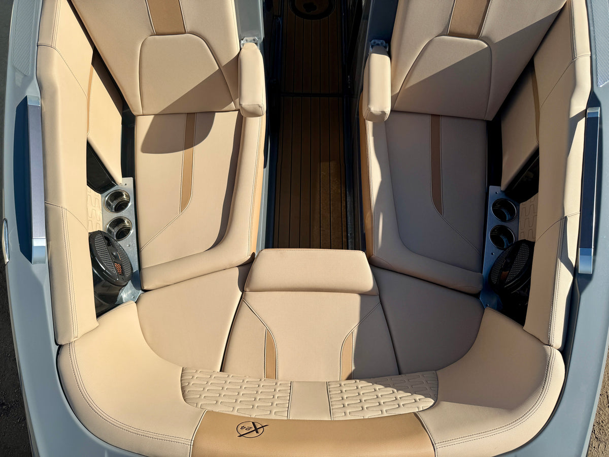 2024 MasterCraft X24 - LOADED - LOW Hours