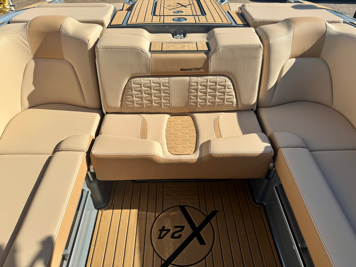 2024 MasterCraft X24 - LOADED - LOW Hours