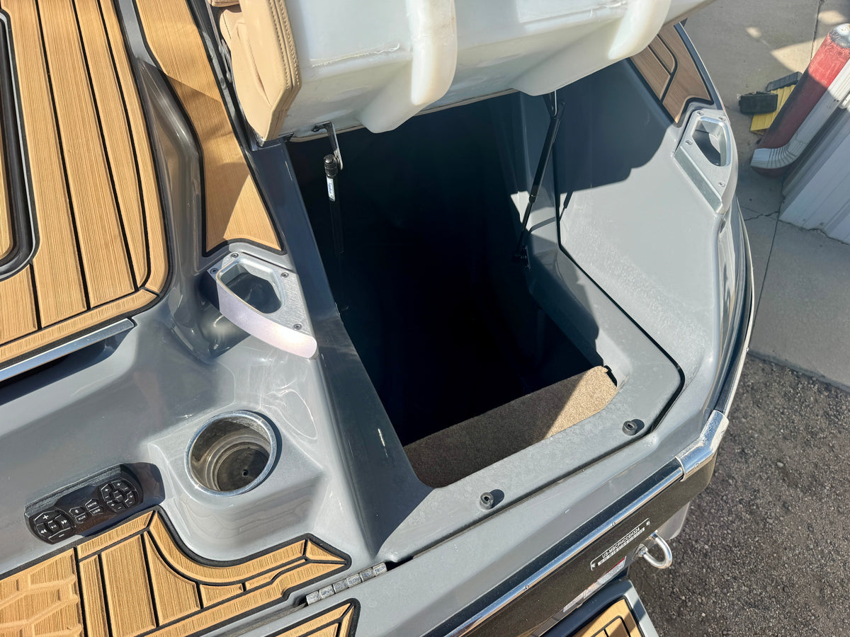 2024 MasterCraft X24 - LOADED - LOW Hours