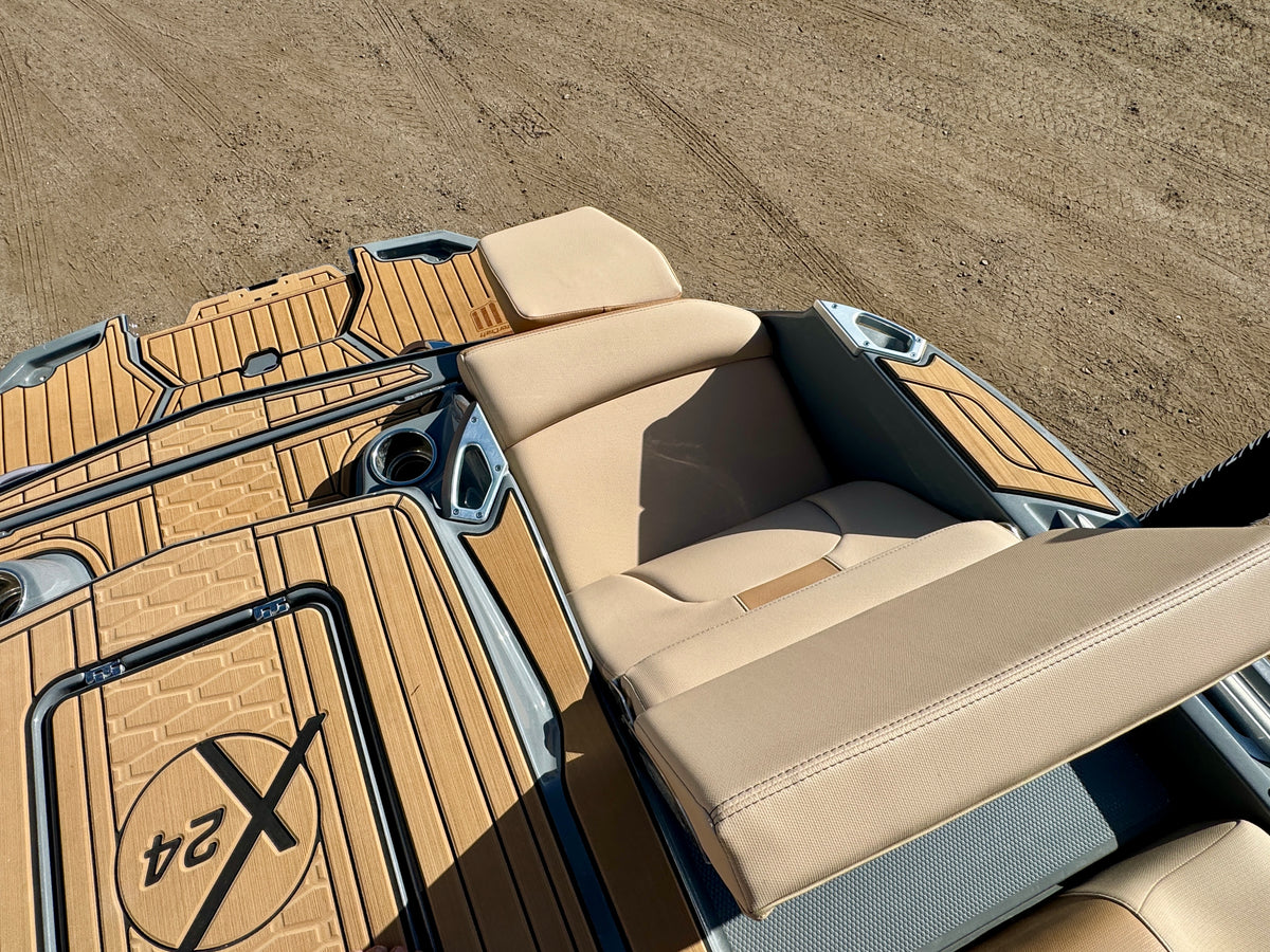 2024 MasterCraft X24 - LOADED - LOW Hours