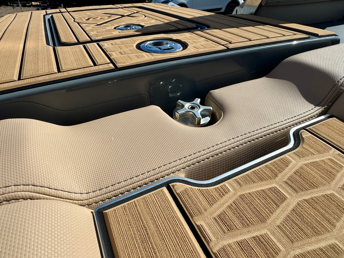 2024 MasterCraft X24 - LOADED - LOW Hours